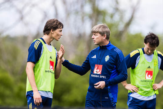John Mellberg and Head coach Jon Dahl Tomasson of the