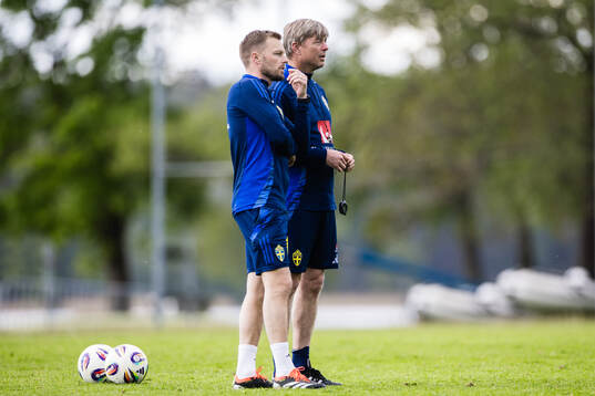 Assistant coach Sebastian Larsson and head coach Jon Dahl