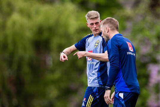 Alexander Bernhardsson and assistant coach Sebastian