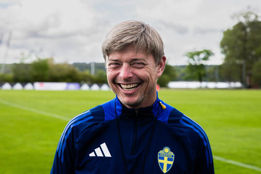 Head coach Jon Dahl Tomasson is being interviewed of the