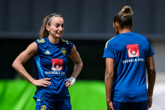 Kosovare Asllani and Madelen Janogy of the Swedish