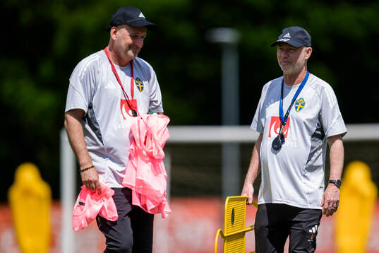 Assistant coach Magnus Wikman and head coach Peter