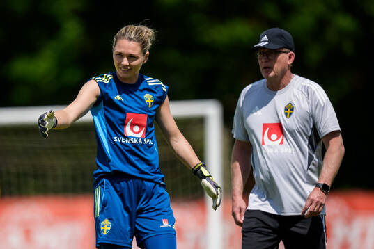 Goalkeeper Jennifer Falk and goalkeeper coach Leif