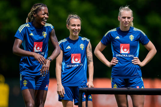 Evelyn Ijeh, Julia Zigiotti Olme and Stina Blackstenius of