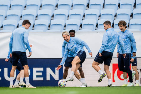 Malmö FFs Jens Stryger Larsen och Gabriel Busanello