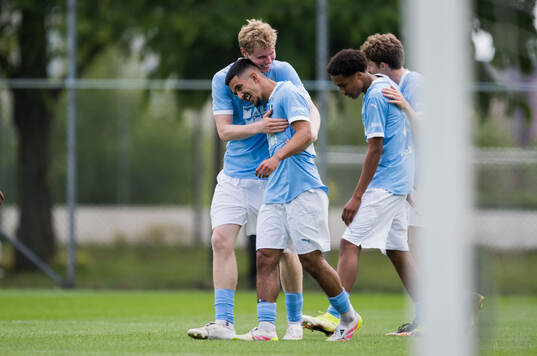 Malmö FFs Malte Frejd Pålsson och Zakaria Loukili jublar