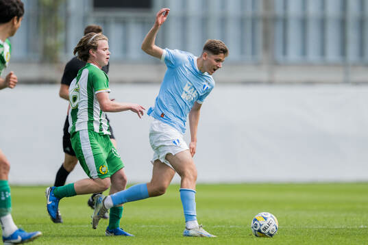 Hammarbys Tim Lindberg och Malmö FFs Medjen Llumnica