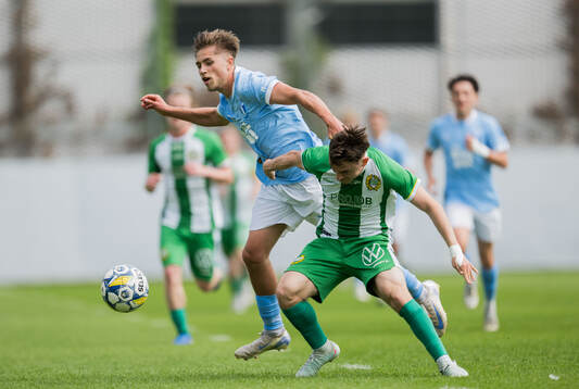 Malmö FFs Hugo Bäckstrand och Hammarbys Oskar Moczarny