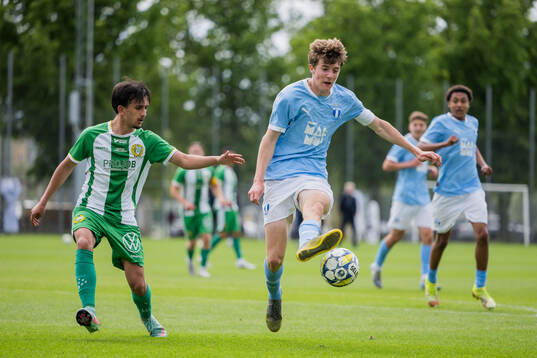 Hammarbys Matheo Elviersson Sica och Malmö FFs Finlay Neat