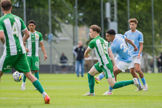 Malmö FFs Zakaria Loukili skjuter in 2-0 målet
