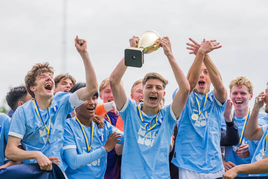 Malmö FFs Finlay Neat, Medjen Llumnica och Alexander