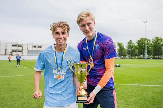 Malmö FFs Oskar Kronvall och målvakt Wilhelm Malmgren