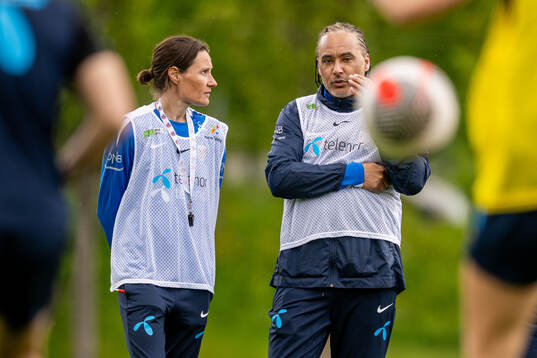 Assistant coach Ingvild Stensland and assistant coach Lee