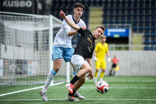 Gefles Kevin Persson och FC Stockholms William Jan