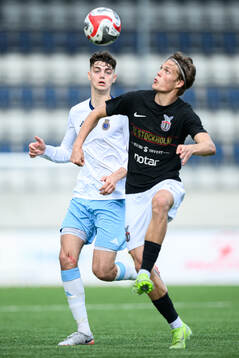 Gefles Philip Ekman och FC Stockholms Rasmus Allbäck