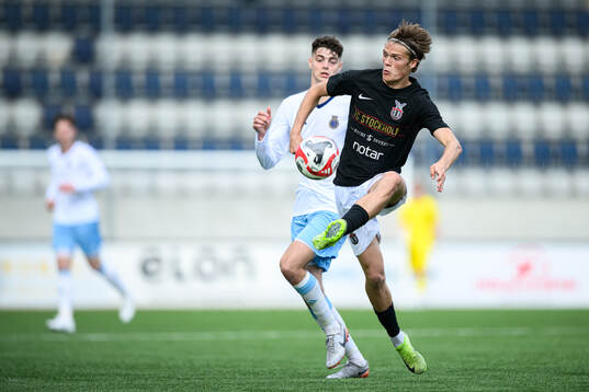 Gefles Philip Ekman och FC Stockholms Rasmus Allbäck