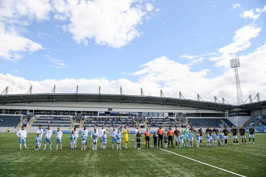 Gefles och FC Stockholms spelare vid lineup