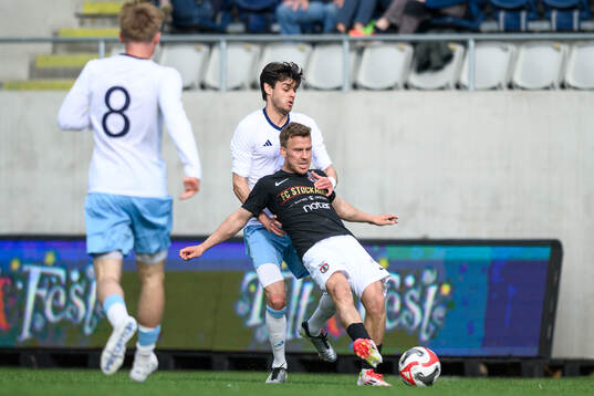 Gefles Kevin Persson och FC Stockholms Marcus Degerlund