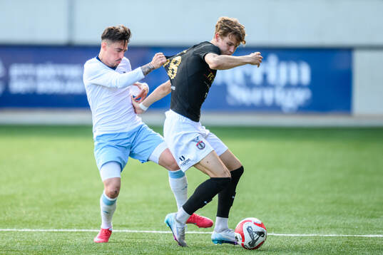 Gefles Alem Nezirevic och FC Stockholms Anders Hellblom