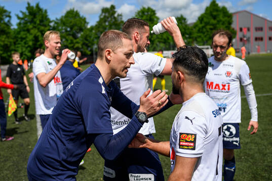 Åstorps tränare Bobby Alm Nilsson och Haydil Kret