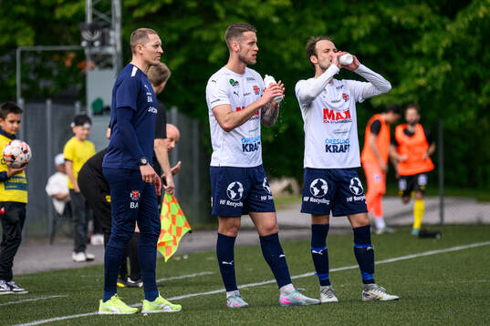 Åstorps tränare Bobby Alm Nilsson, Jonathan Roos  och