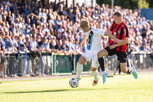 Djurgårdens Theo Bergvall och Brommapojkarnas Victor Lind