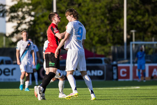 Brommapojkarnas Hlynur Freyr Karlsson och Djurgårdens