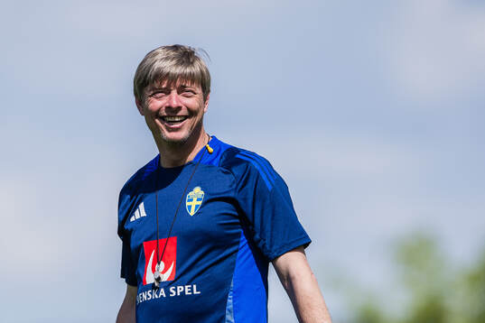 Head coach Jon Dahl Tomasson of the Swedish men's national