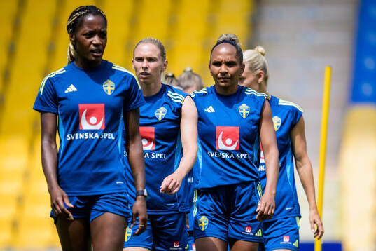 Evelyn Ijeh, Jonna Andersson and Madelen Janogy  of the