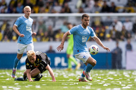 Häckens Filip Öhman och Malmö FFs Gabriel Busanello