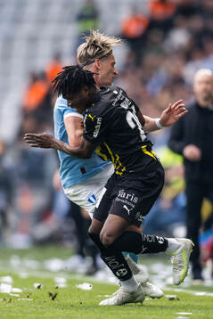 Malmö FFs Jens Stryger Larsen och Häckens Severin Nioule