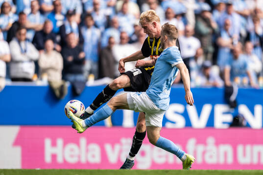 Häckens Isak Brusberg och Malmö FFs Oscar Lewicki