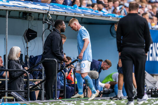Malmö FFs Anders Christiansen lämnar plan