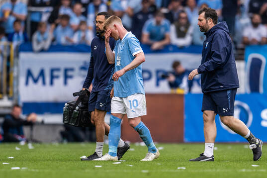 Malmö FFs Anders Christiansen lämnar plan