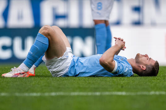 Malmö FFs Gabriel Busanello deppar