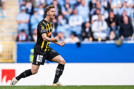 Häckens Samuel Leach Holm jublar
