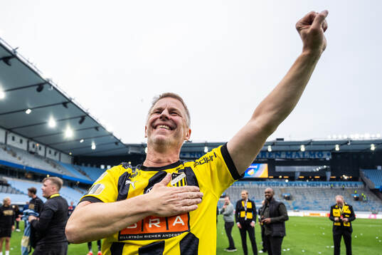 Häckens materialare Kjell-Ove Johansson jublar