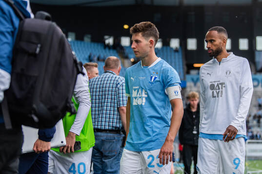 Malmö FFs Lasse Berg Johnsen och Isaac Thelin deppar