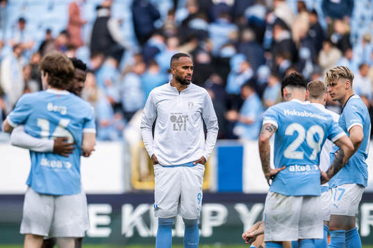 Malmö FFs Isaac Thelin deppar
