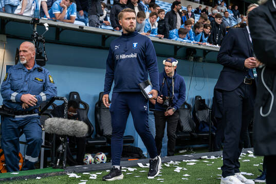 Malmö FFs assisterande tränare Theodor Olsson deppar