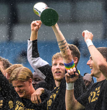 Häckens Simon Gustafson jublar