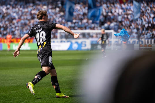 Häckens Filip Öhman kastar föremål från plan