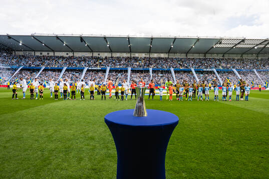 Gustaf VI Adolfs pokal och Malmö FFs och Häckens spelare