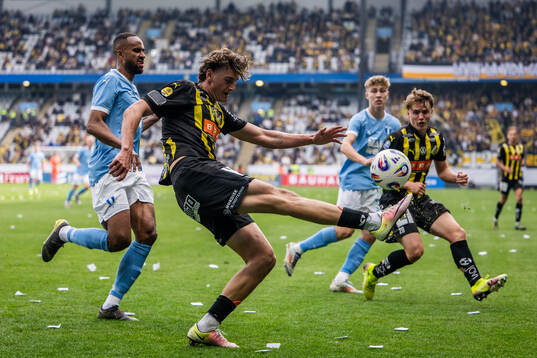 Malmö FFs Isaac Thelin och Häckens Silas Andersen