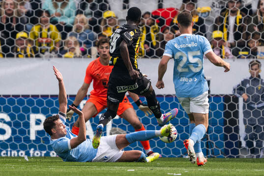 Malmö FFs Colin Rösler och Häckens John Paul Dembe
