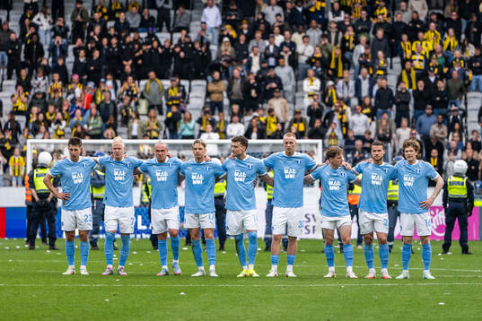 Malmö FFs spelare i straffläggningen