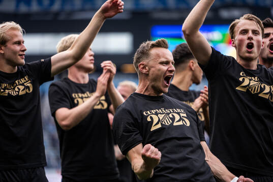 Häckens Marius Lode jublar