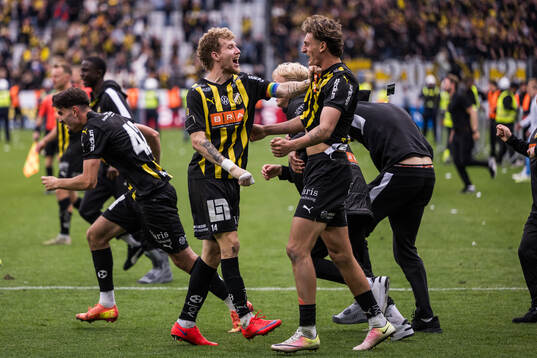Häckens Simon Gustafson och Silas Andersen jublar