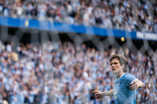Malmö FFs Oliver Berg jublar i straffläggningen