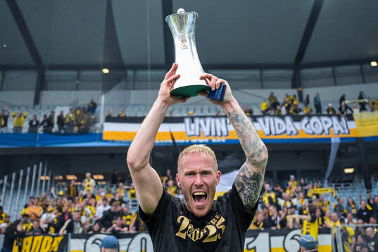 Häckens Mikkel Rygaard Jensen jublar med Gustaf VI Adolfs